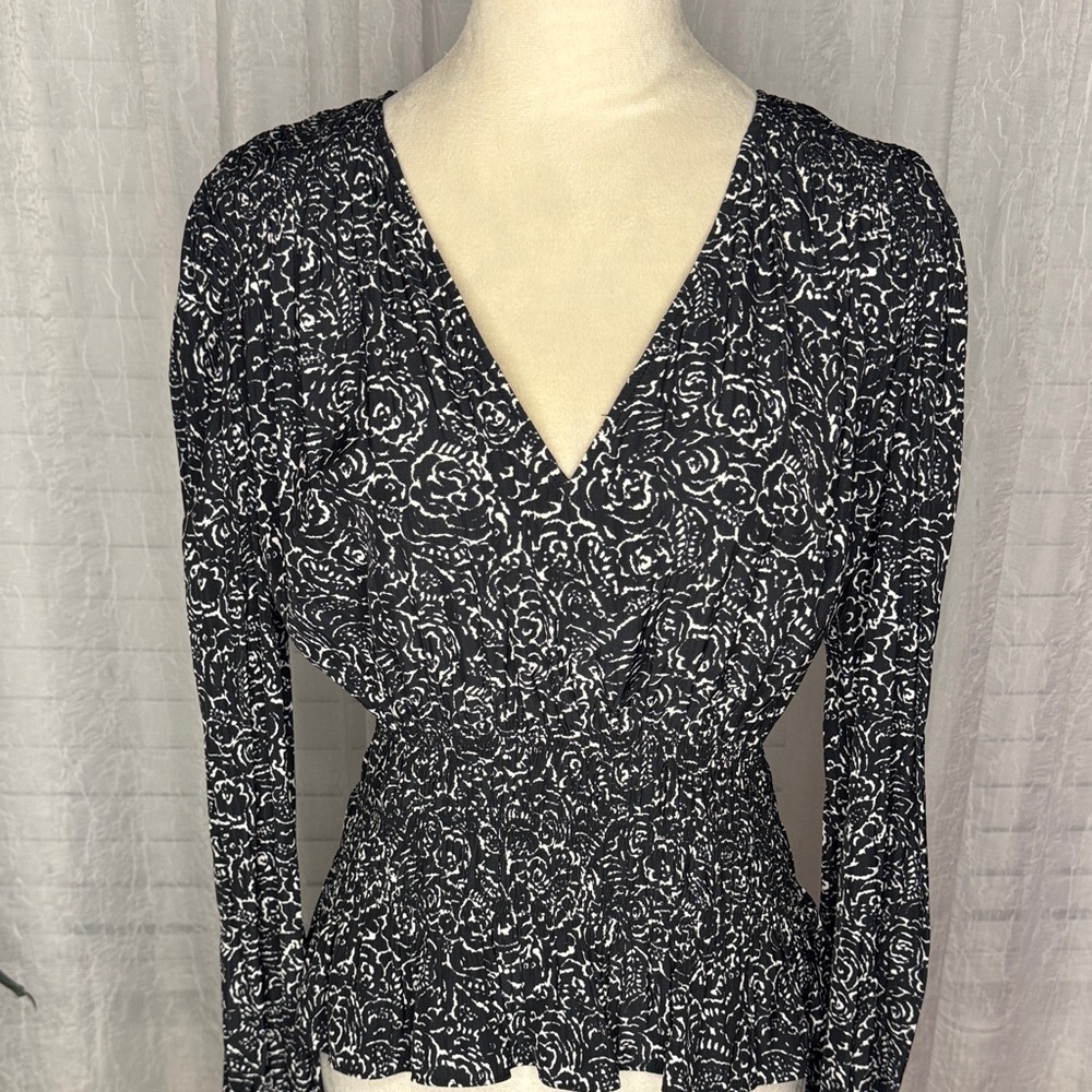Universal Thread Black and White Floral Top